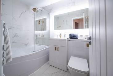 هتل Manhattan Luxury Suites