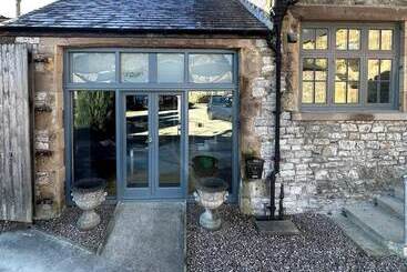 اقامتگاه Cosy And Quirky House In The Heart Of Bakewell
