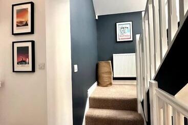 اقامتگاه Cosy And Quirky House In The Heart Of Bakewell