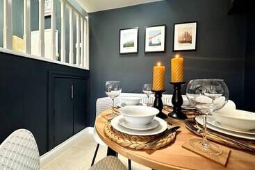 اقامتگاه Cosy And Quirky House In The Heart Of Bakewell