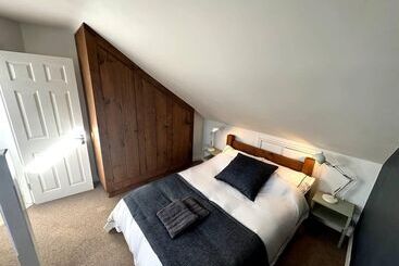 اقامتگاه Cosy And Quirky House In The Heart Of Bakewell