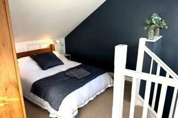 اقامتگاه Cosy And Quirky House In The Heart Of Bakewell