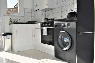 اقامتگاه Cosy, Modern House Nearby Seafront Southend
