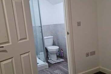 اقامتگاه Impeccable 4 Bed House Near Manchester City Centre