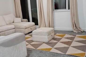 اقامتگاه Impeccable 4 Bed House Near Manchester City Centre