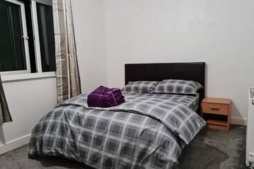 اقامتگاه Impeccable 4 Bed House Near Manchester City Centre