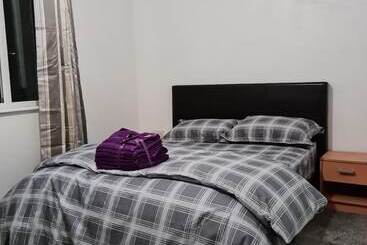 اقامتگاه Impeccable 4 Bed House Near Manchester City Centre