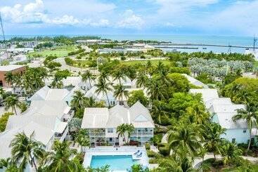 A Place In Paradise By Avantstay Key West Walkable W/ Shared Pool Week Long Stays Only