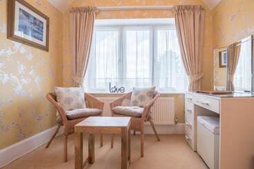 تختخواب و صبحانه Forest Side Guest House