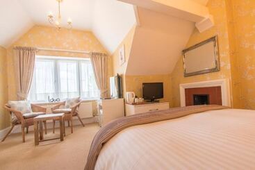 تختخواب و صبحانه Forest Side Guest House