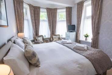 تختخواب و صبحانه Forest Side Guest House
