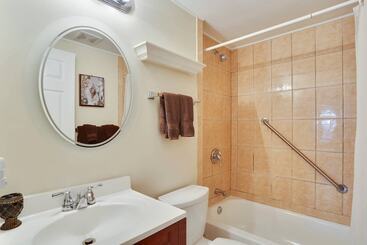 بيت ريفى Emma S Secret By Avantstay Heart Of Old Town W/ Shared Pool Month Long Stays Only