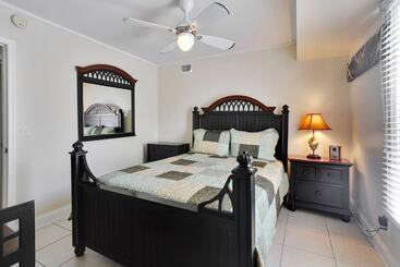 Emma S Secret By Avantstay Heart Of Old Town W/ Shared Pool Month Long Stays Only