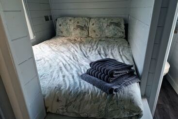 Glamping Hut Riverview 5