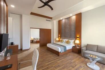 هتل Himal Resort