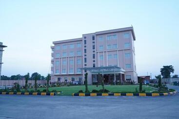 هتل Himal Resort