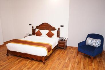هتل Himal Resort