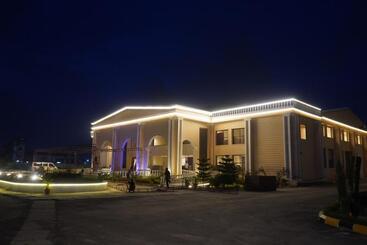 هتل Himal Resort
