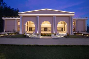 هتل Himal Resort