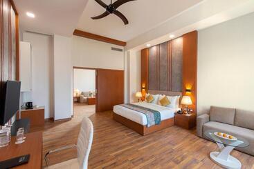 هتل Himal Resort