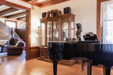 هتل Gg Barnum Mansion