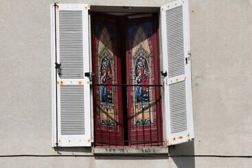 هتل Les Remparts