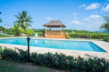 هتل Luxury Apartments And Rooms The Lagoons