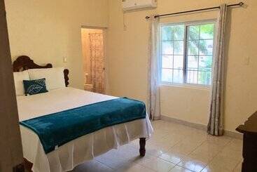 Sea Coast Inn & Suites - Treasure Beach