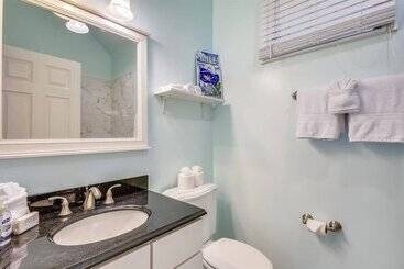 بيت ريفى Ibis By Avantstay Close To Duval Street W/ Shared Pool Month Long Stays Only