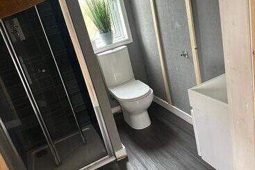 Large Glamping Hut   Riverview 13