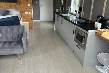 Large Glamping Hut   Riverview 13