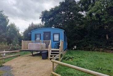 Large Glamping Hut   Riverview 13