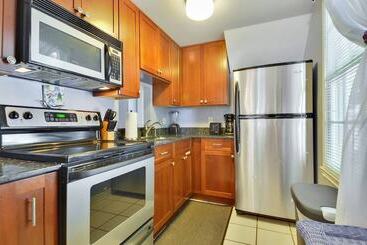 Lavender Jungle By Avantstay Great Location W/ Patio & Shared Pool! Week Long Stays Only