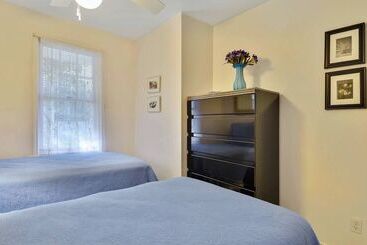 Lavender Jungle By Avantstay Great Location W/ Patio & Shared Pool! Week Long Stays Only