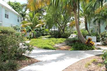 Lavender Jungle By Avantstay Great Location W/ Patio & Shared Pool! Week Long Stays Only