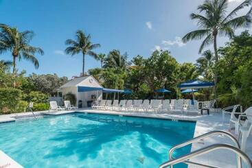 Lavender Jungle By Avantstay Great Location W/ Patio & Shared Pool! Week Long Stays Only
