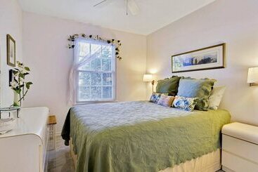 Lavender Jungle By Avantstay Great Location W/ Patio & Shared Pool! Week Long Stays Only