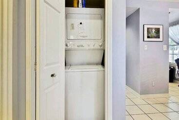 Lavender Jungle By Avantstay Great Location W/ Patio & Shared Pool! Week Long Stays Only