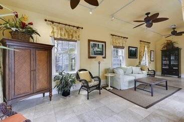 Lighthouse Villa By Avantstay Walk To Southernmost Point W/ Private Pool & Patio Month Long Stays