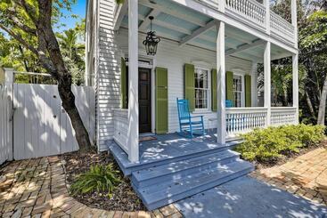 Lighthouse Villa By Avantstay Walk To Southernmost Point W/ Private Pool & Patio Month Long Stays