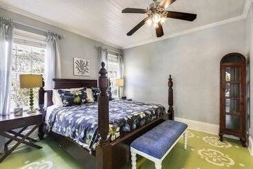 Lighthouse Villa By Avantstay Walk To Southernmost Point W/ Private Pool & Patio Month Long Stays