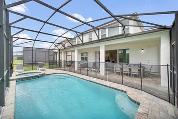 Luxury Villa, South Facing Pool! No Rear Neighbors. Themed Rooms, Theatre & Game Room. #8so8956