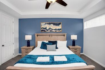 Luxury Villa, South Facing Pool! No Rear Neighbors. Themed Rooms, Theatre & Game Room. #8so8956