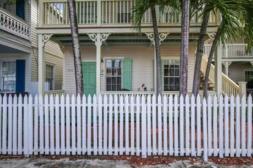 Paradise Place By Avantstay Key West Old Town Condo W/ Shared Pool