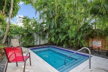Paradise Place By Avantstay Key West Old Town Condo W/ Shared Pool
