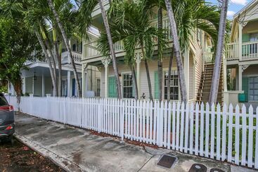 Paradise Place By Avantstay Key West Old Town Condo W/ Shared Pool