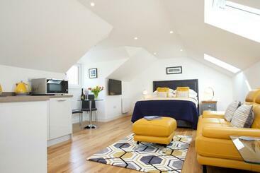 پانسیون Dunmurray Lodge Guesthouse And Loft Apartment