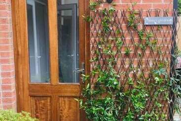 اقامتگاه 3 Bed House In Armagh City