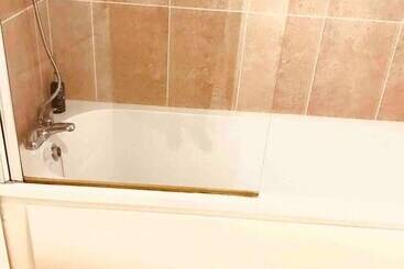 اقامتگاه 3 Bed House In Armagh City