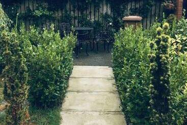 اقامتگاه 3 Bed House In Armagh City